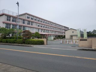 富塚西小学校まで<br />
徒歩24分(1900ｍ)